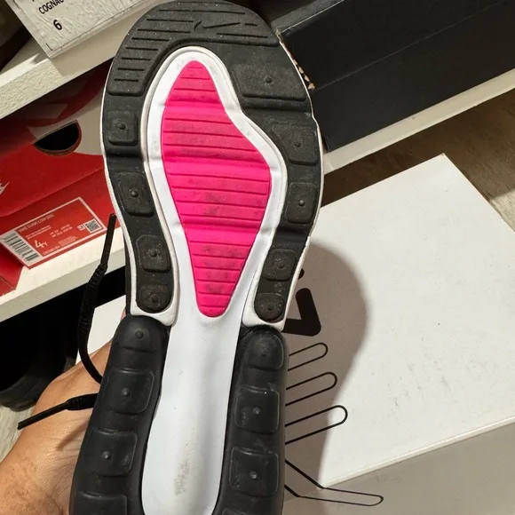 Nike 270 Trainer in Black, White and Iridescent - Picture 5 of 5